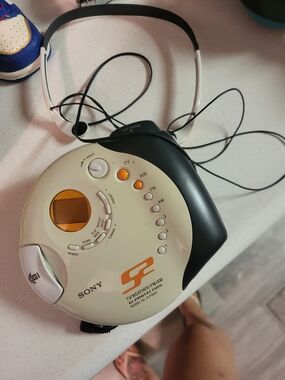 Sony S2 Sports Walkman D-FS601 Portable CD Player AM/FM/TV/Weather Radio TESTED